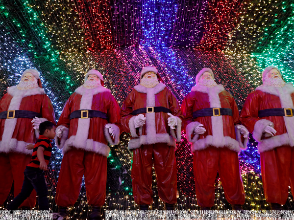PHOTOS: What Christmas Looks Like Around the World - Business Insider