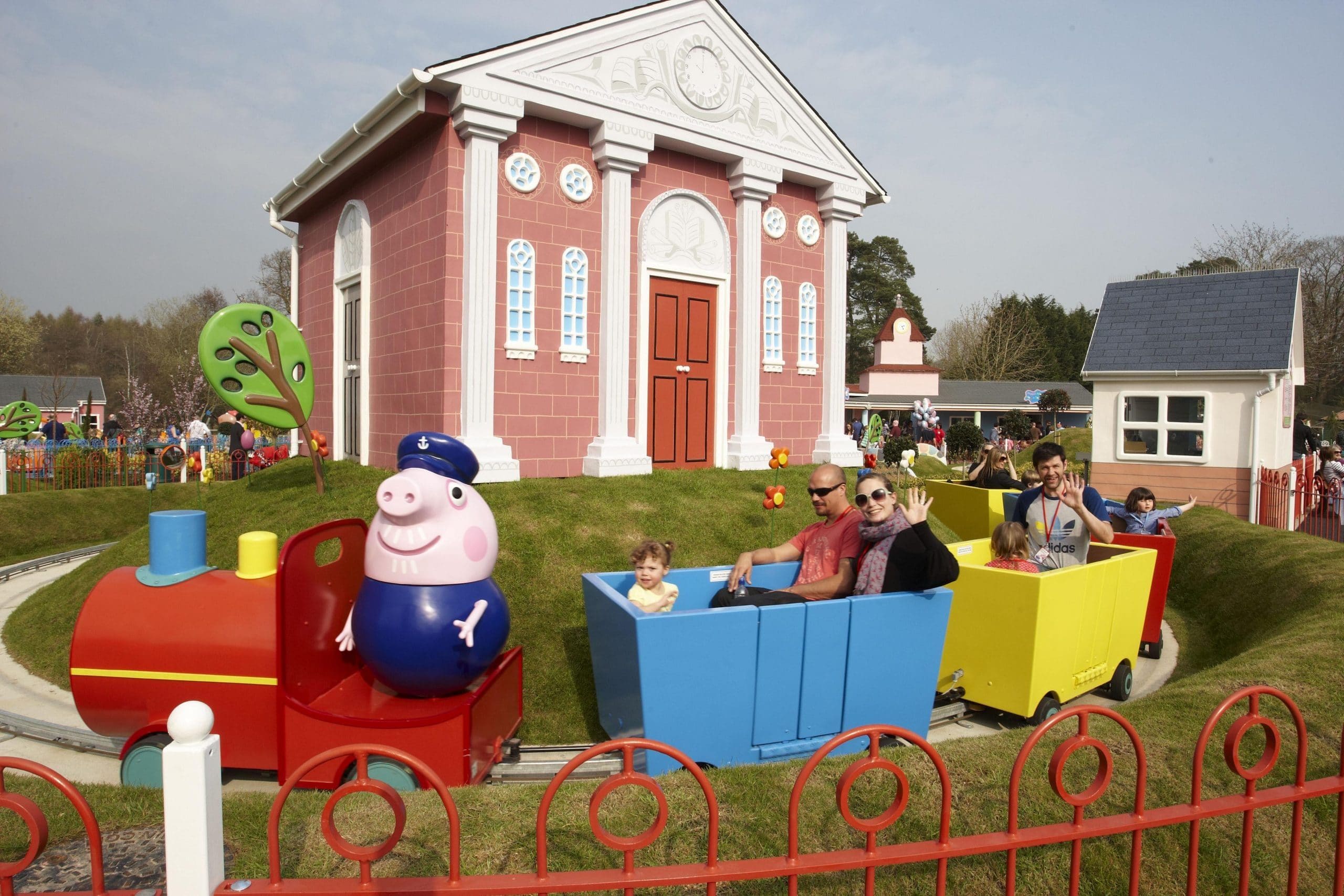 How to Get to Peppa Pig World by Train | HTA