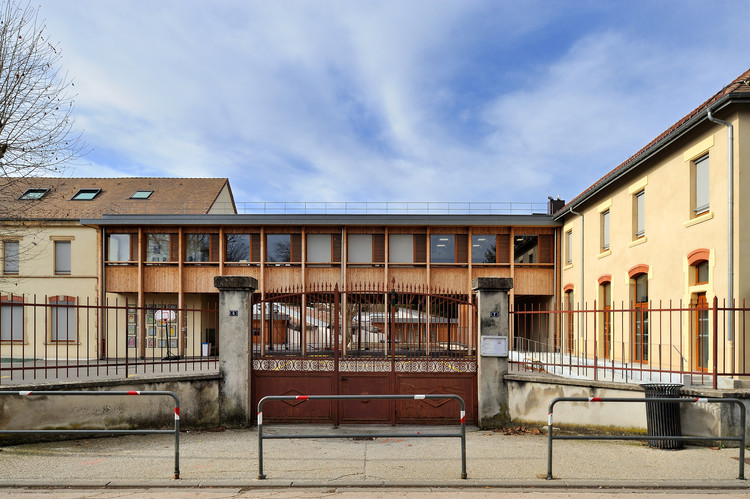 Elementary School at Le Grand Lemps France / Brenas Doucerain ...