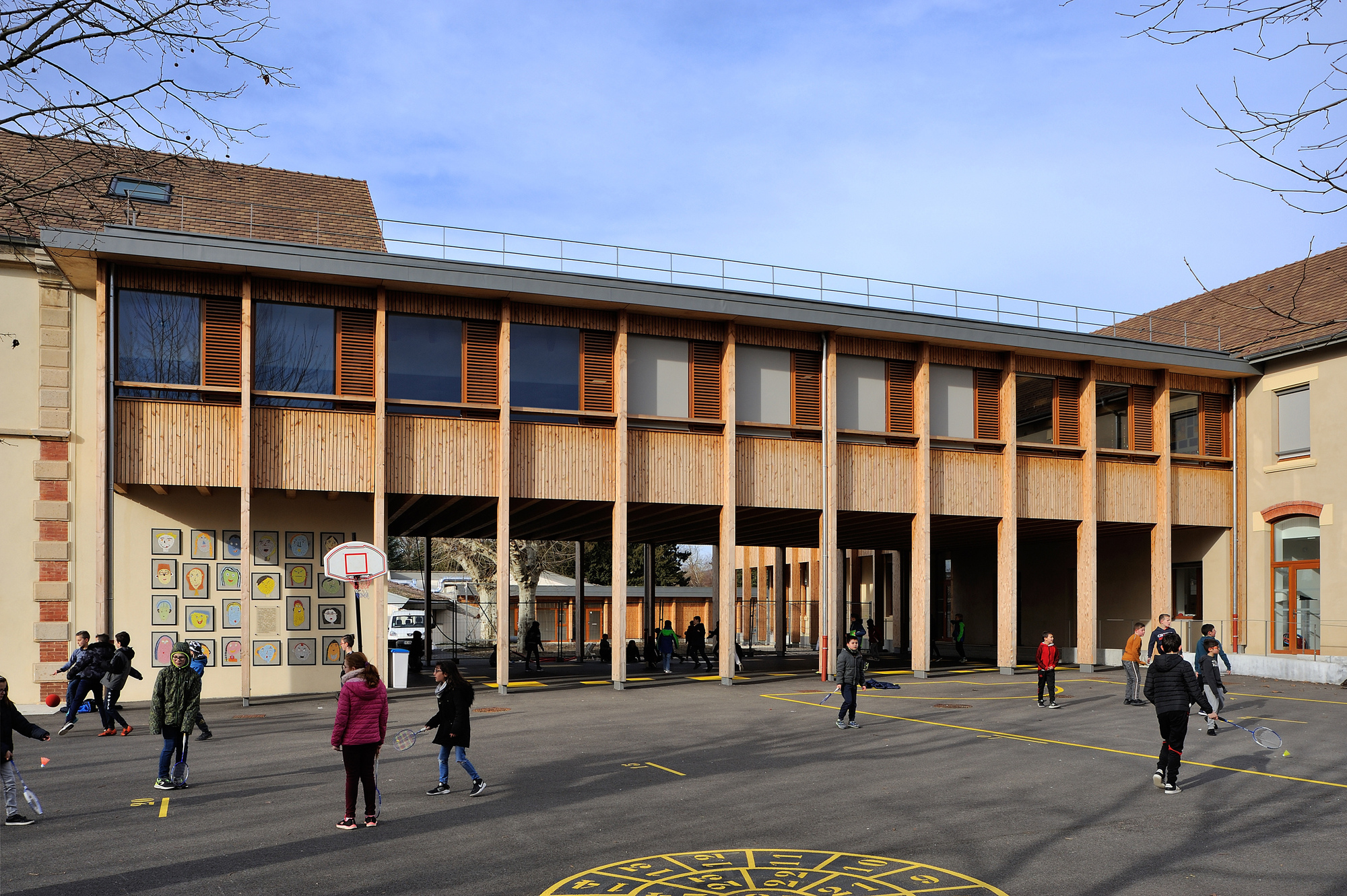 Elementary School at Le Grand Lemps France / Brenas Doucerain ...
