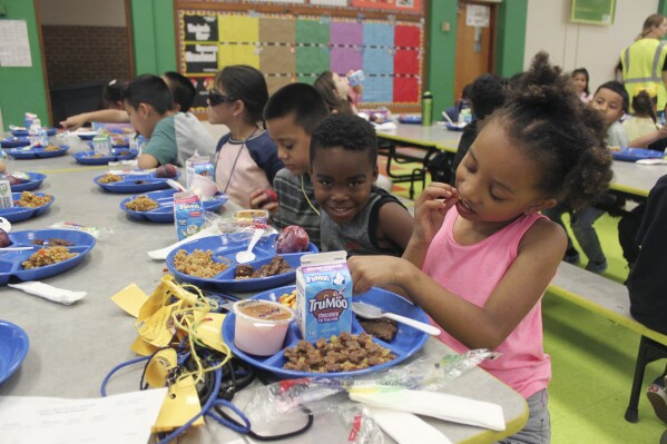 Schoolkids in 8 states can now eat free school meals, advocates ...