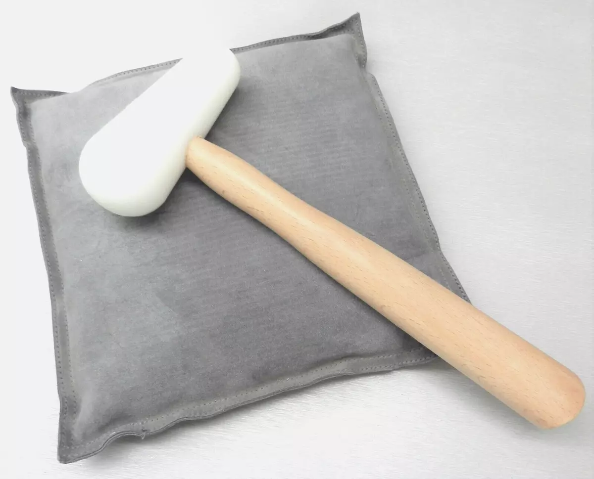 hammer and sand