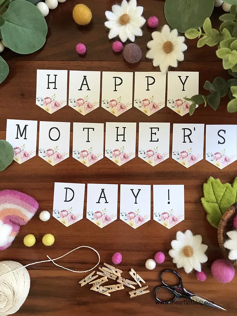 Printable coloring worksheets for Mothers Day in PDF format
