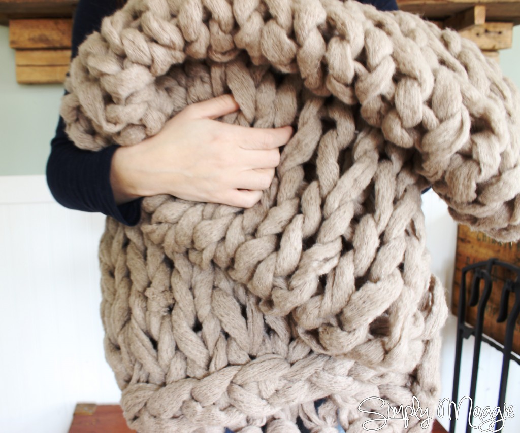 Arm Knit a Blanket in 45 Minutes by Simply Maggie | SimplyMaggie.com