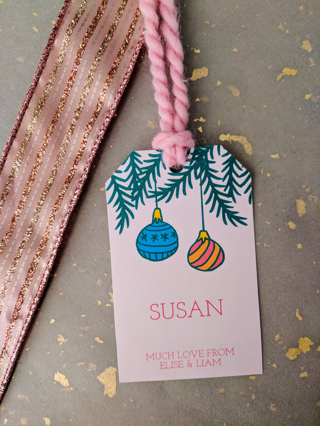 Free printable Christmas gift tags in pink - Editable - Merriment ...