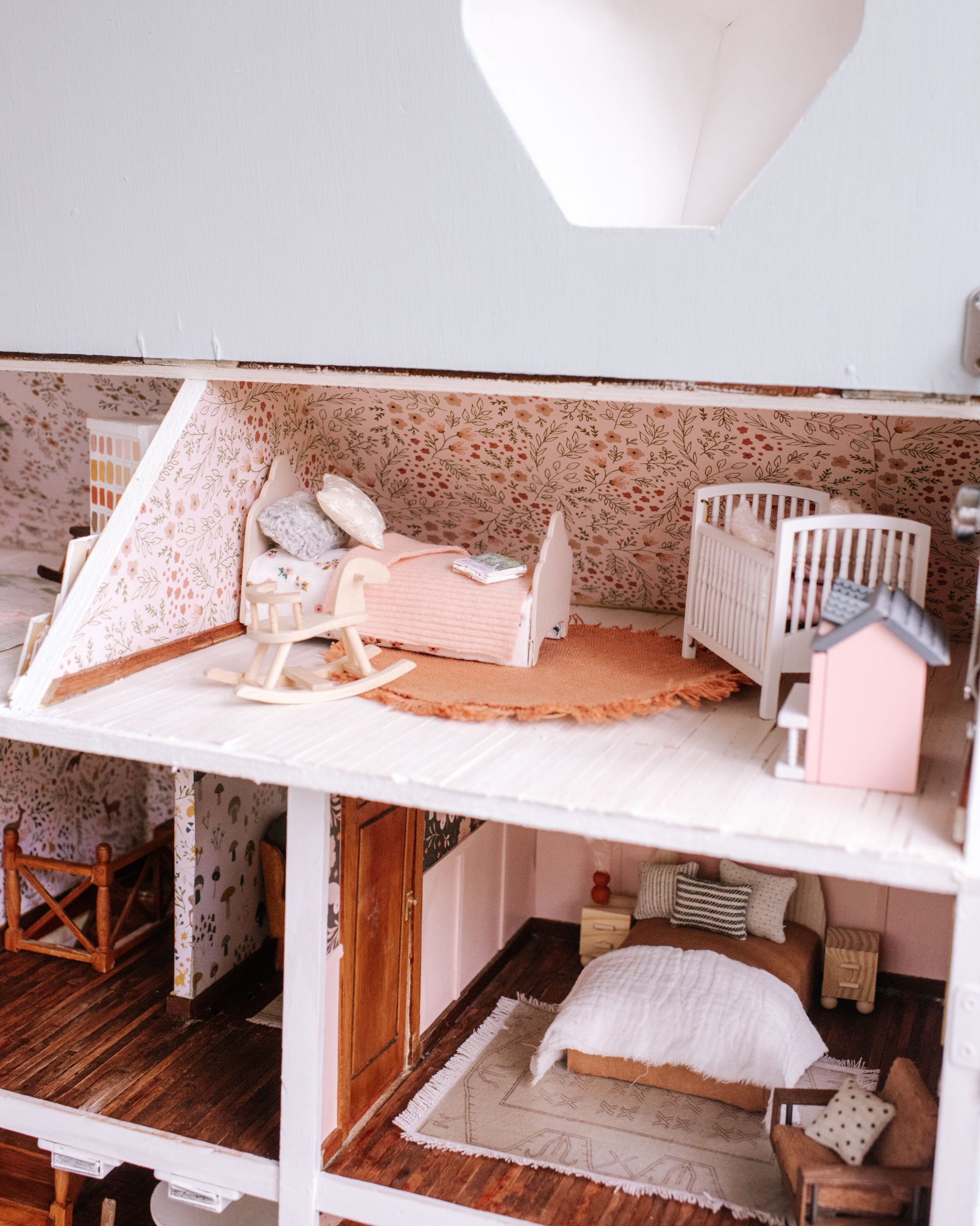 Frankies Dollhouse Reveal! | Collective Gen