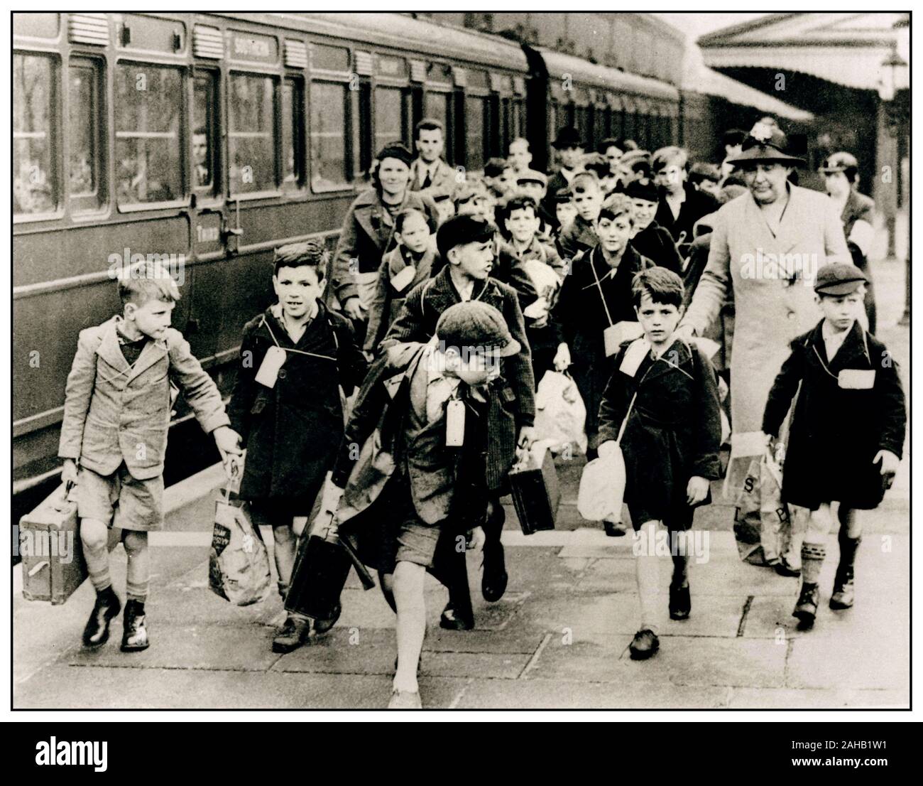 Evacuation 1939 hi-res stock photography and images - Alamy
