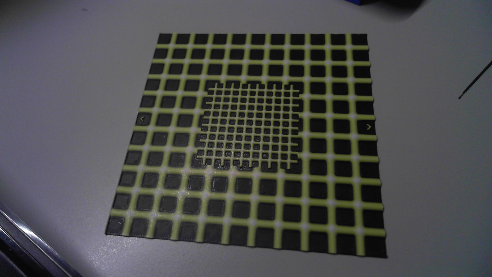 Hermann grid Optical illusion Hueforge by michele MM3D | Download ...