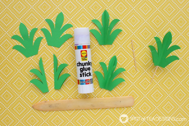 Pineapple Cupcakes with Free Template for 3D cupcake toppers ...