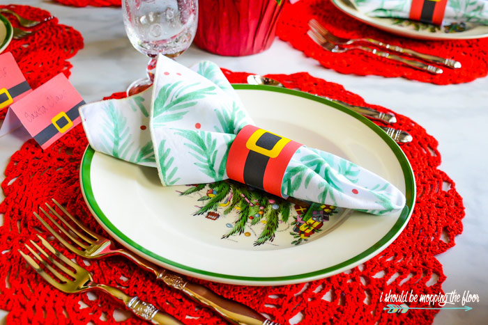 Free Printable Christmas Place Cards | i should be mopping the floor