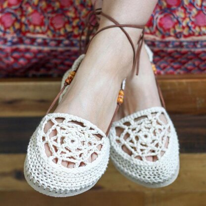 How to Crochet Shoes - Free Slip-Ons Pattern + Tutorial Using Flip ...