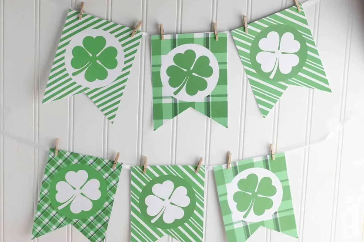 Free Printable St. Patricks Day Banner - Single Girls DIY