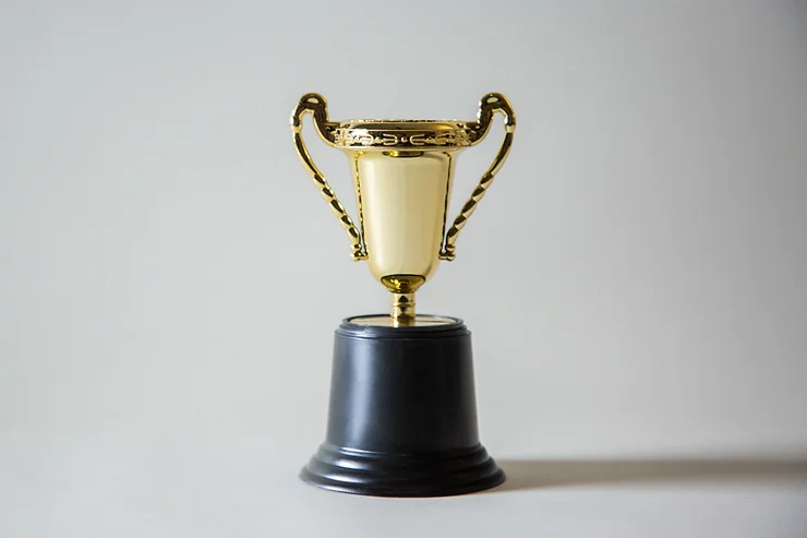 10 Leadership Awards for High School Students - H& C Education